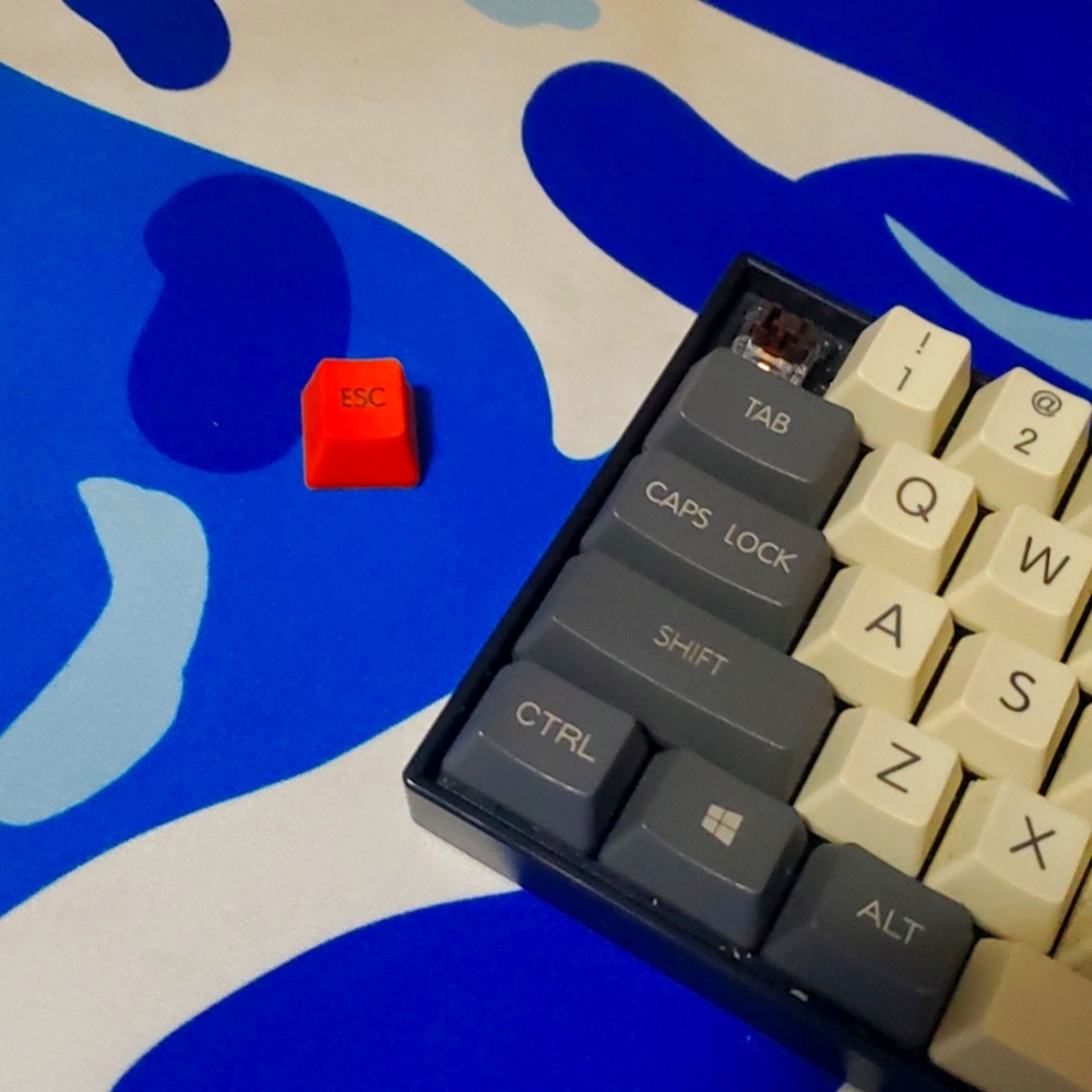 RedDragon 60% Keyboard, Brown switchs w/ Custom Honey Keycaps